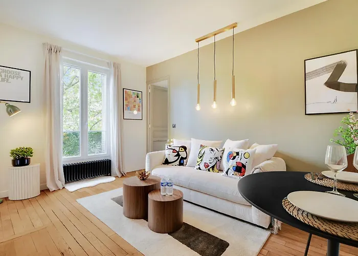 Luxury Flat By Les Maisons De Charloc Homes パリ