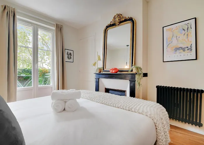 Luxury Flat By Les Maisons De Charloc Homes París